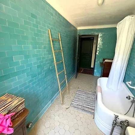 Villa Magdala-Chambre D'Hotes 5 Bed and Breakfast Ιέρ